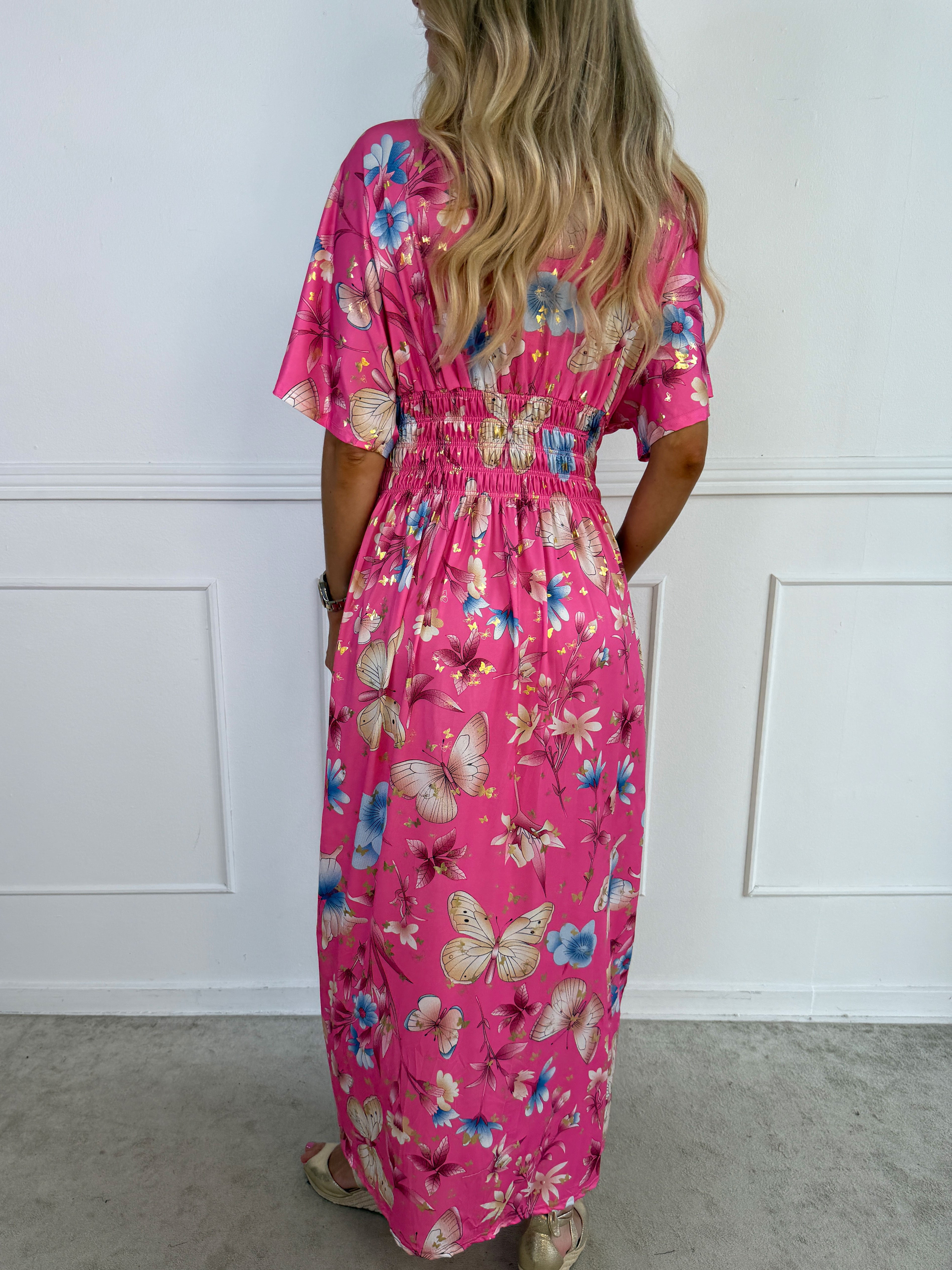 Pams Fairytale - Lång stretchig klänning i fint blom- och fjärilstryck